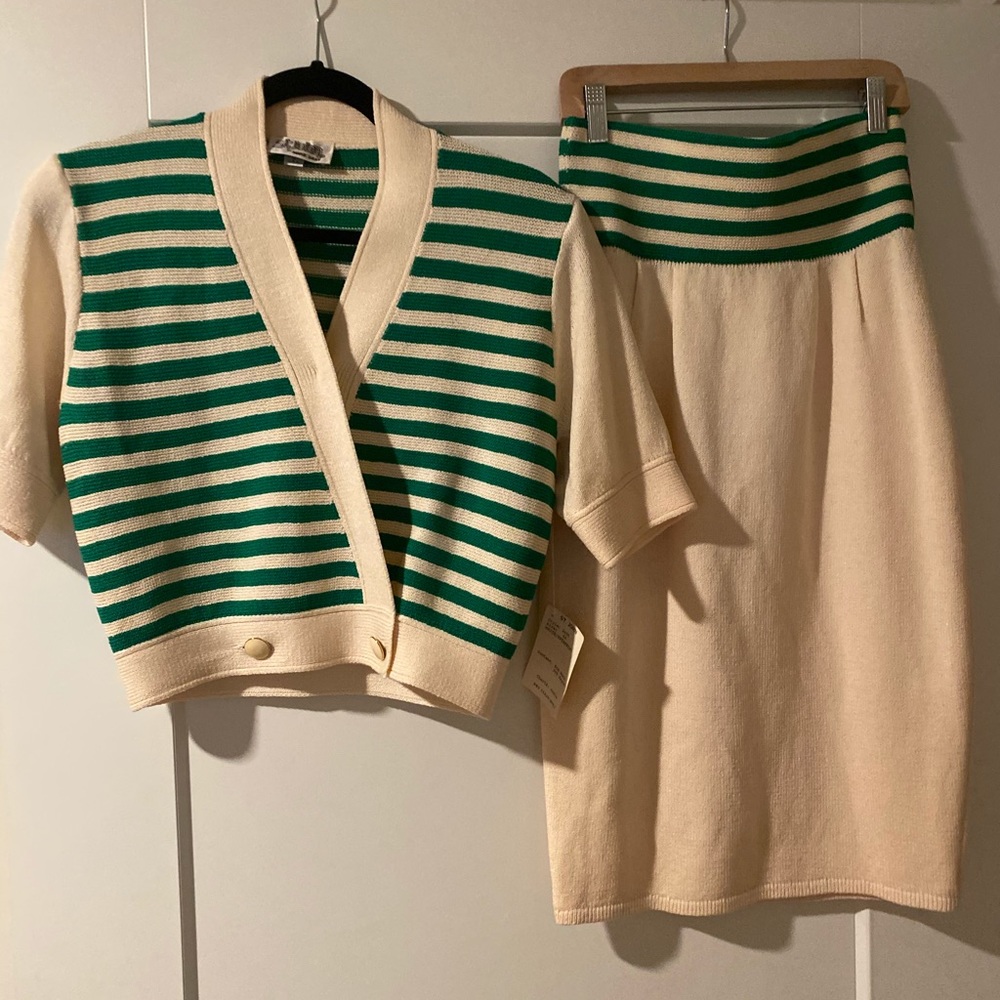 VINTAGE NEVER WORN ST. JOHN 2 PEICE SET